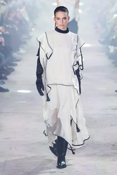Look 32